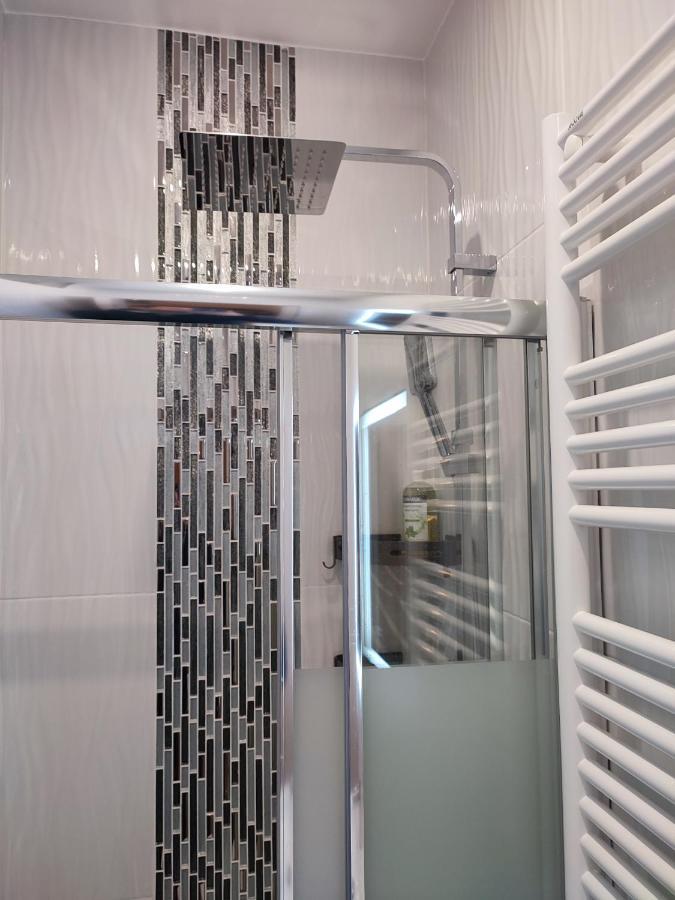 La Vie En Blanc Et Noir Maisons-Laffitte Apartment Ngoại thất bức ảnh